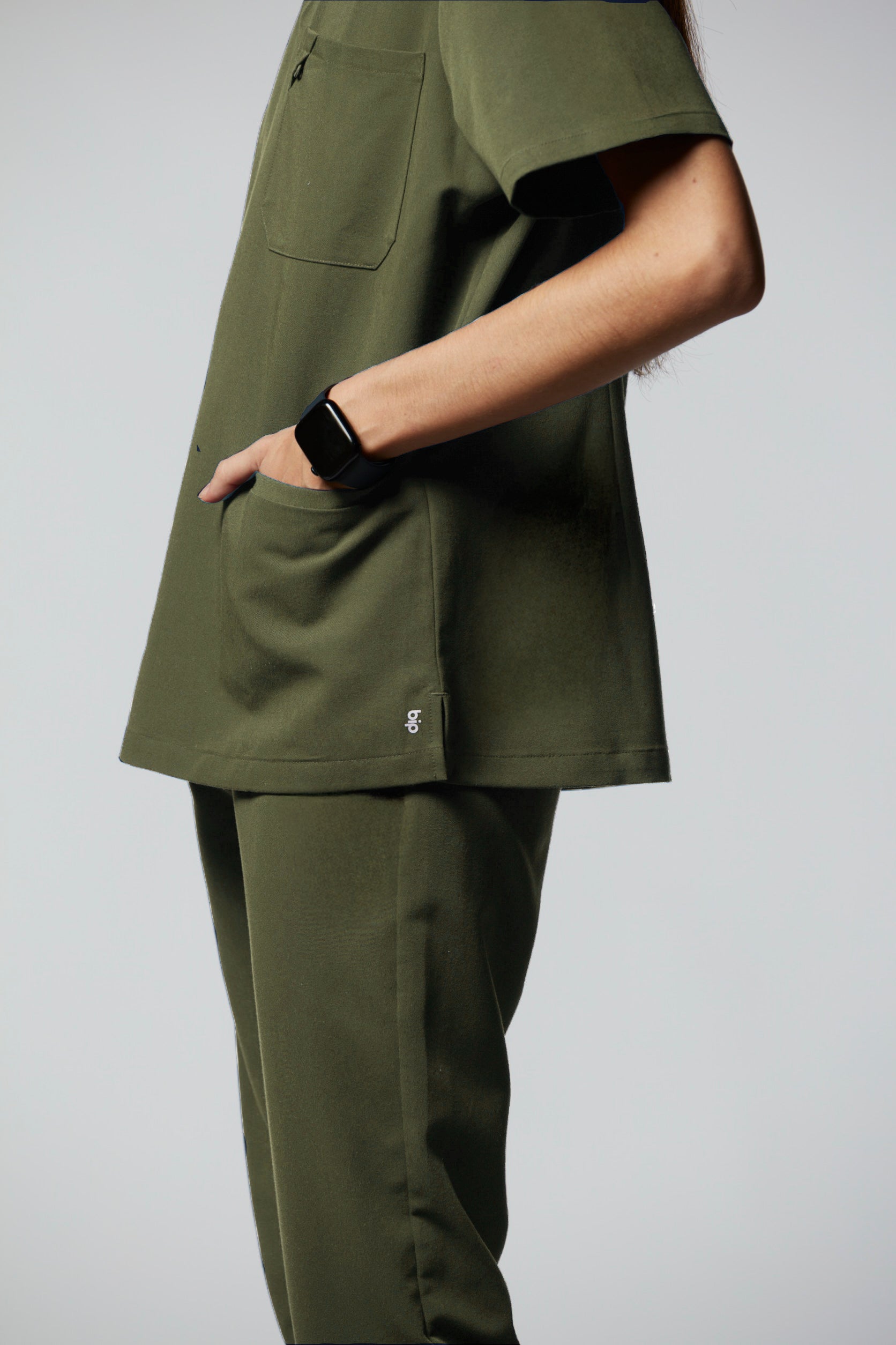 Elizabeth scrub t-shirt