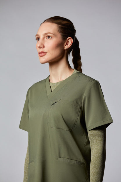 Elizabeth scrub t-shirt